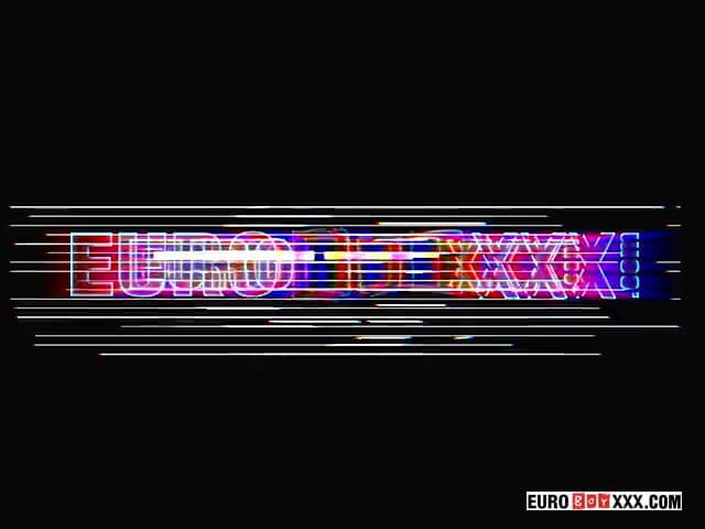 Euro boy xxx: Una sega al'orinatoio porta a molto di più!