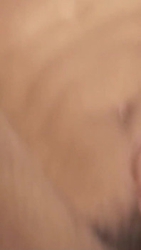 휴가 중 아파트에서 애널 따먹히는 섹시한 트랜스 우먼