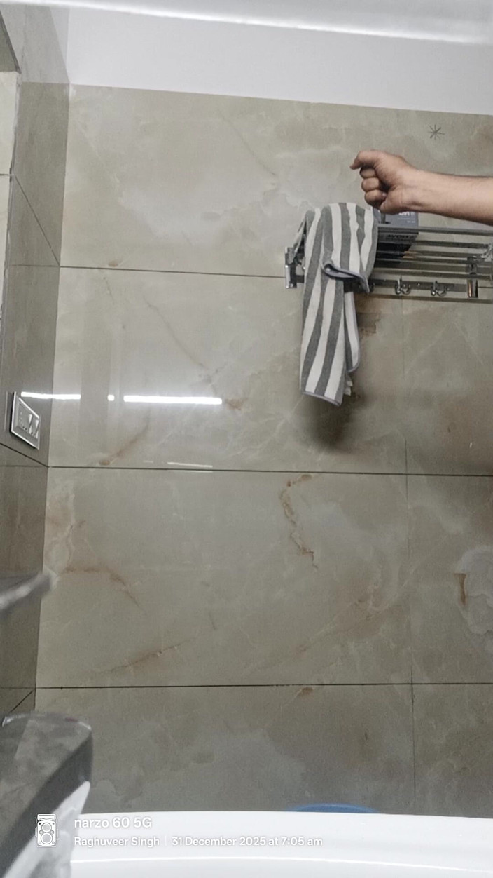 Rajasthani-old-lover: Uomo indiano desi gode la doccia e spettacolo di masturbazione...