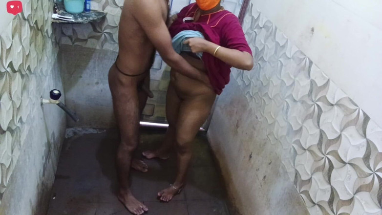 Mami4711: Indyjska żona funking w łazience w gorącym nagrywaniu wideo