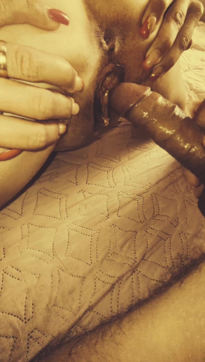 Hotlia: Kawan saya mengongkek isteri saya dalam stoking badan jala