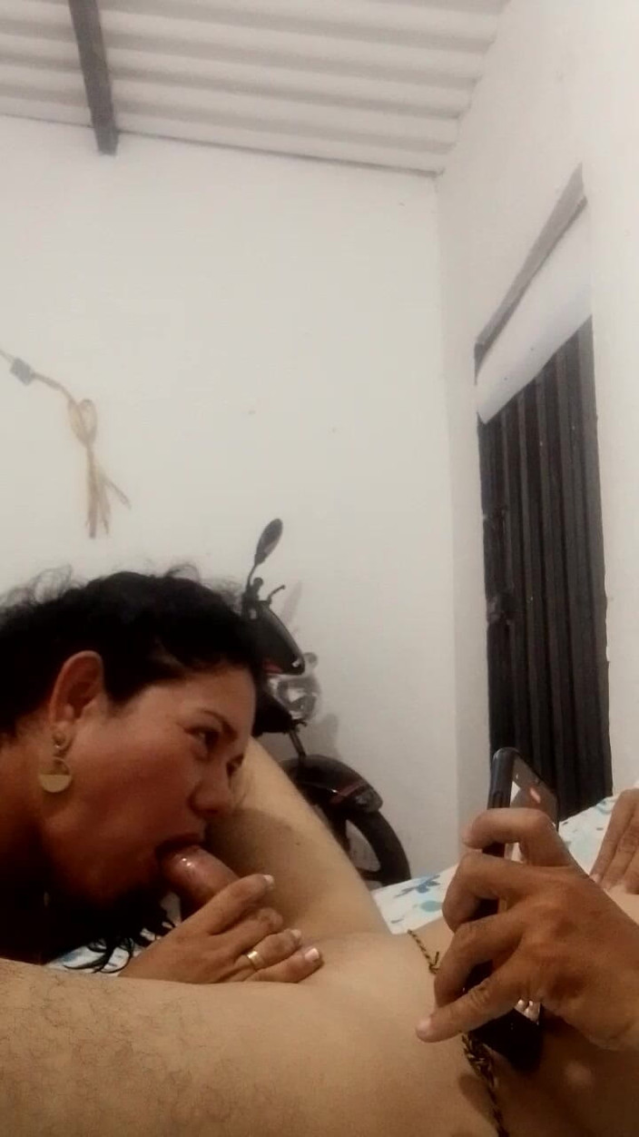 Valkyrie and Luigy Couple: Blowjob mendalam yang sedap