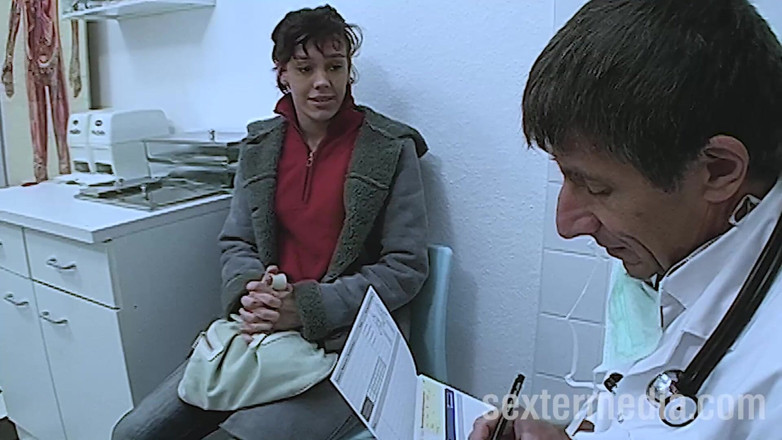 Klink by sextermedia: Pussy licking in kinky doctor office