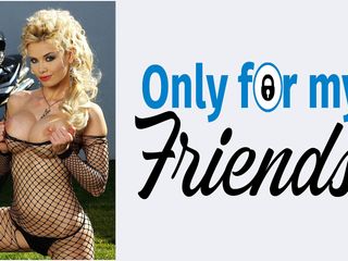 Only for my Friends: मेरी प्रेमिका caylian बड़े स्तनों और टैटू वाली सुअर को अपनी उंगलियों से मजा लेना चाहती है