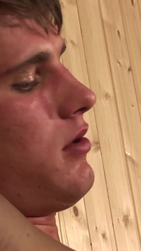 Özel video prezervatifsiz: seksi twink arkadaşının sert yarağıyla götünü siktiriyor