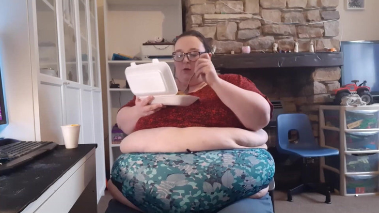 SSBBWLadyBrads: Ich stopfe mein fettes gesicht mit fettigem essen