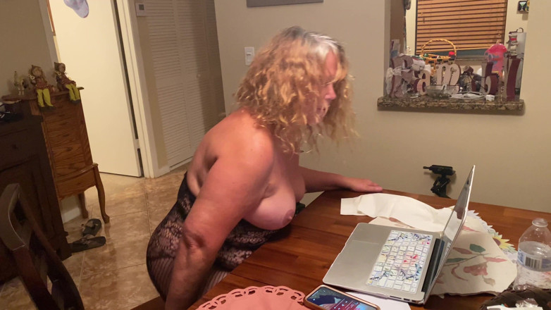 Big Ass 4 U: Let this cam girl be your dream girl