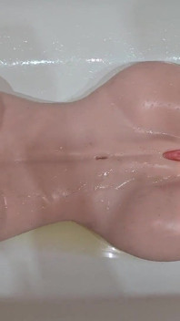 Orinando En Sus Grandes Tetas Y Coño - Sexdoll, Fetiche De Pis