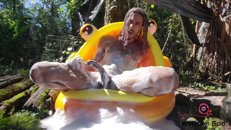 Arthur Eden aka Webcam God: Bain à bulles Goldfish (4 k)