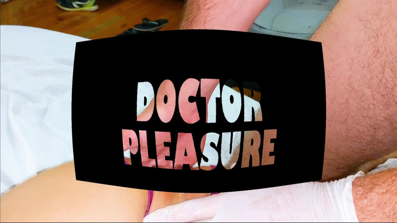 Doc pleasure: Heet universiteitsmeisje in yogabroek geneukt met enorm sperma op poesje -...