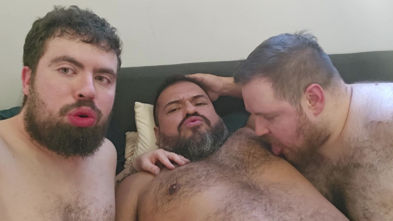 Osoychaser: O Pau Grosso Do Papai Nos Espirra Com Esperma Enquanto...