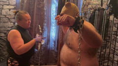 Aaexperiencesltd: Část!:- Domina Satana si smyslně hraje se Satanovým prasátkem.