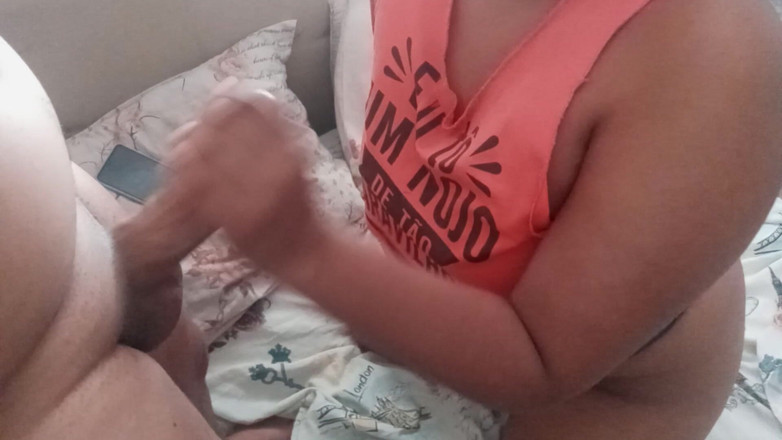 Jr and denies: Uma Punhetinha Gostosa Falando Putaria