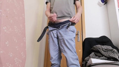 Rafael Torreano: イケメンがカメラの前でズボンを下ろしてオナニーしている