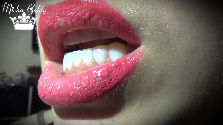 Goddess Misha Goldy: Lipgloss lust