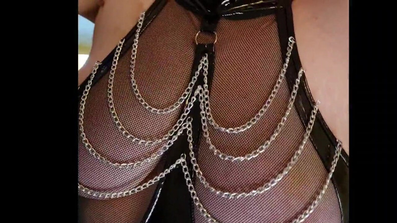 BBW_Wife: Ich probiere meine baskische PVC &amp; Chains vor unserer reise in...