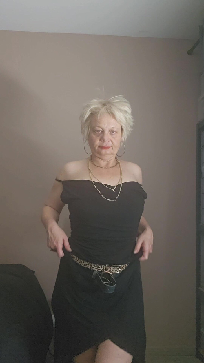 Sofy13: Tu MILF Madura Y Zorra Está Esperando Tu Gran Polla.