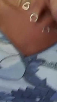 Amcık yalanan sarışın bebek sikiliyor ve dölleniyor