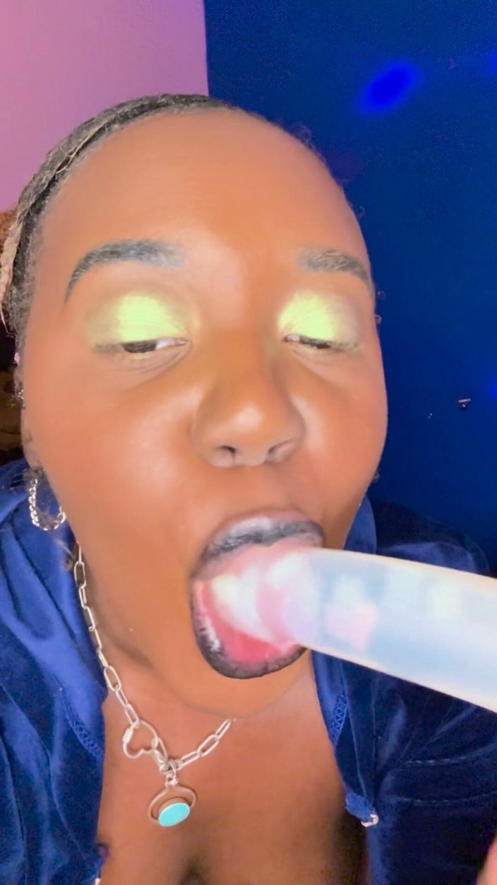 ALLIYAH ALECIA: Solo Beautiful Girl with Creamy Pussy, Sexy Ass, Pretty Small...