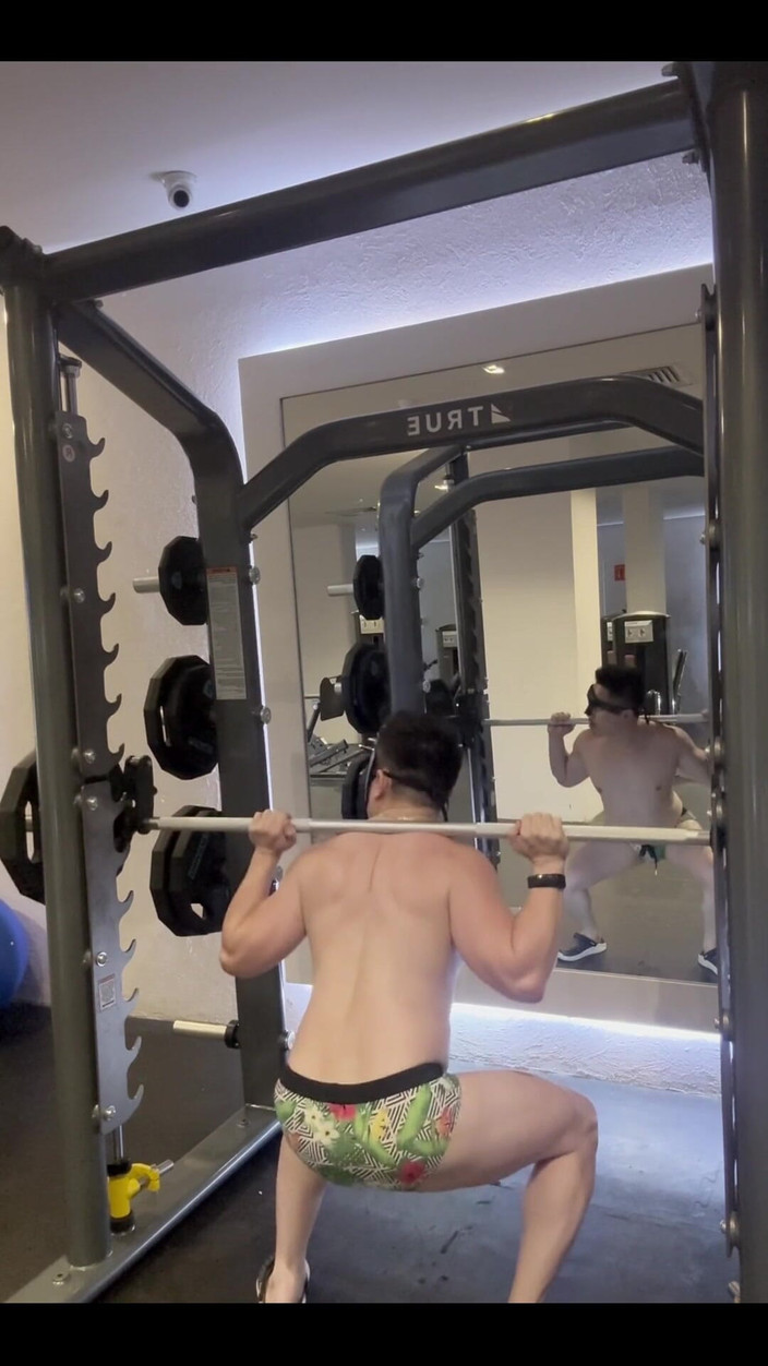 barenakedboy: Sentadillas en el gimnasio