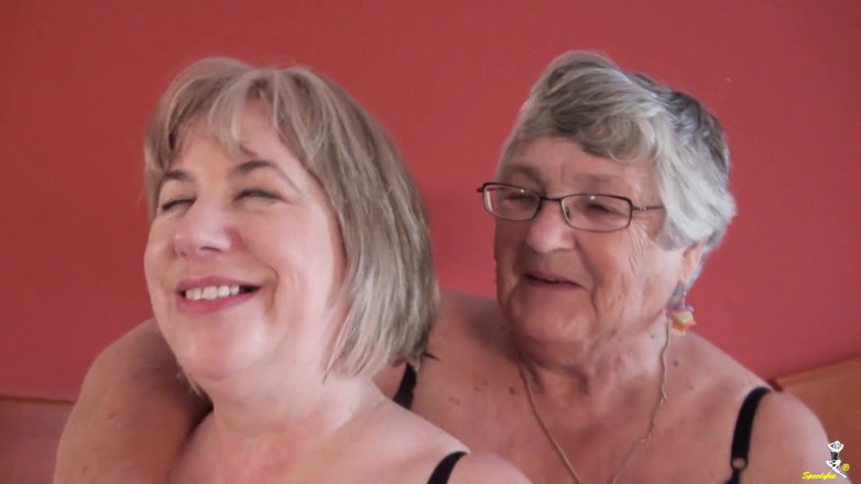 Dirty Doctors Clips - Mature British Lesbians: Развлечение со страпоном с Trisha
