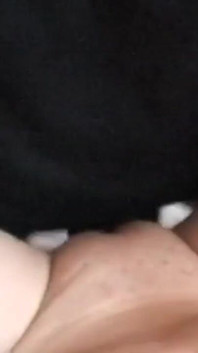 Una bionda succhia il cazzo e viene scopata da un vero stallone