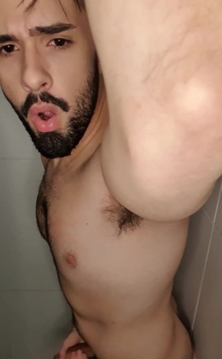 vincentandvitor: เล่นดิลโด้ในอ่างอาบน้ำ