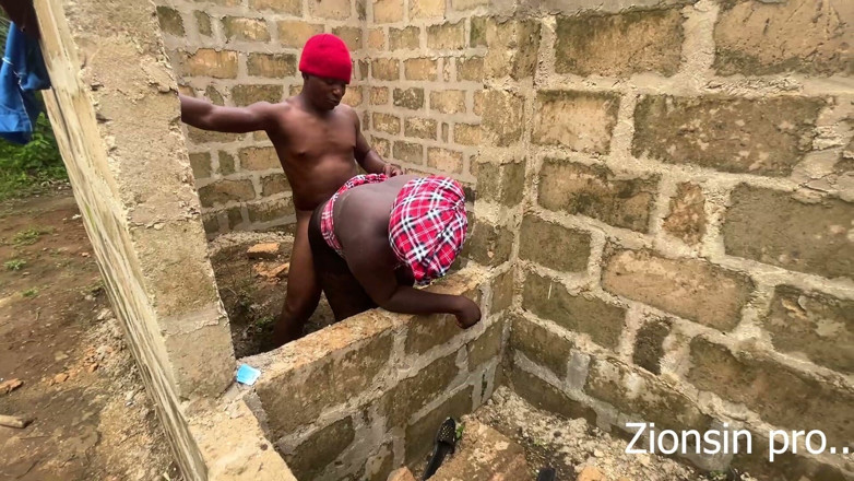 Zion: 미완성 건물에서 섹스하는 집 도움말과 게이트맨
