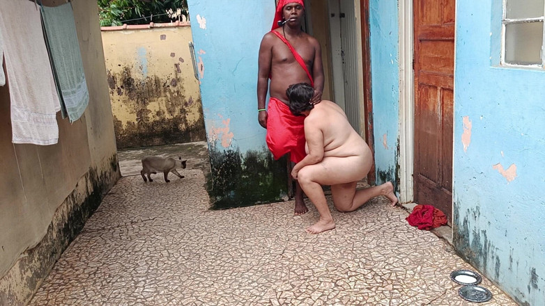 Sharinga: Look Who Came to Visit Her