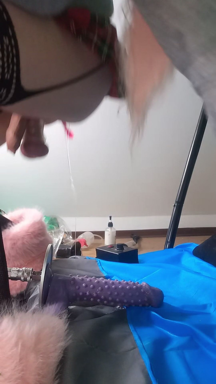 MeandI2: Tüylü Kıçımda Dildo 4