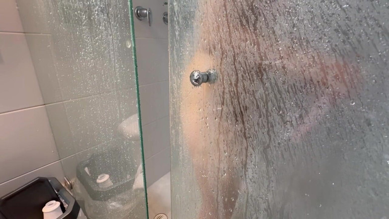 scarlettandc: Wanita Latin Mandi Diakhiri Dengan Orgasme Basah Yang Kuat