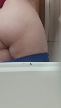 Lutsch meinen Arsch, bis ich in deinen Mund komme.