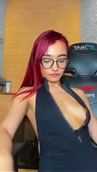 Latina with Sexy Body Cup Seduces and Wants to Be Fucked by Everyone on Camera