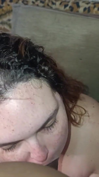 Une hotwife mariée qui se détruit elle-même à la BBC pendant que le cocu regarde simplement