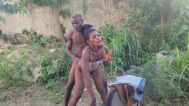 Switcock: Scopo la mia ex nel cespuglio La sua figa così...