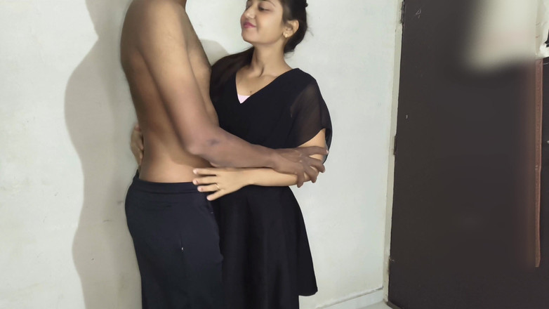 Dogimaster: Гарячі індійські студентки в чорному костюмі - туга м'яка