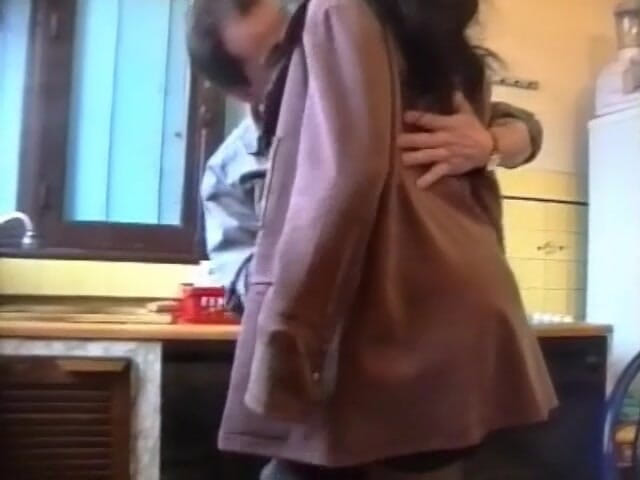 Filles Francaises: 丰满的法国美女被她的饥渴男人取悦