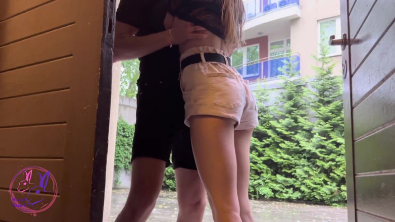 Bunny Rabbits: Seks met buurvrouw - konijntjes