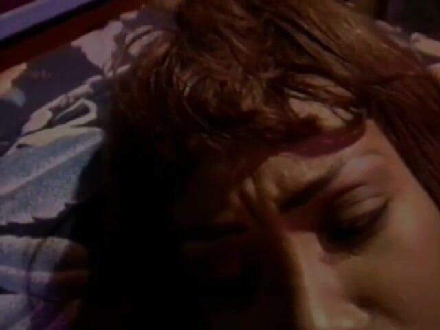 A Lesbian World: Gagica negresă își bagă un vibrator imens în pizda blondei mature sexy