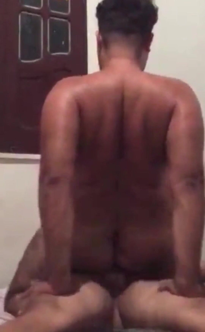 VEN1CIU: 직장 친구의 자지 위에 앉아 있는 통통한 게이 남자