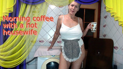 Lukerya: Caffè mattutino con una casalinga calda allegra che chatta con...