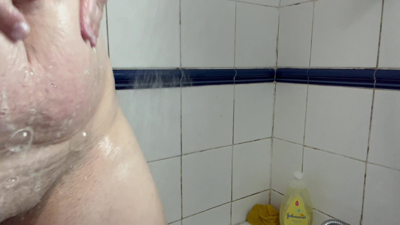 EeveeXo: Baculatá MILF holí kundičku