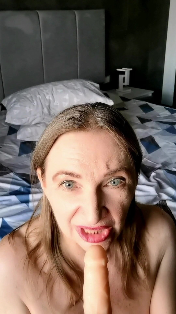 MariaOld: Mormor bjöd in dig i sovrummet och tog av sig...