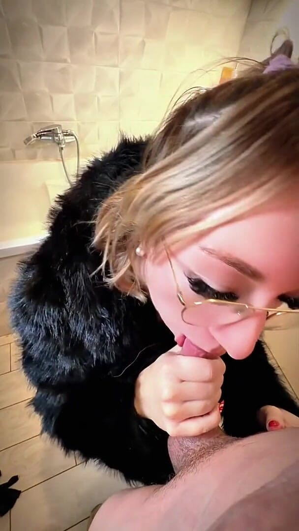 I Take Care of My Colotaire by Sucking Him (XGiuliana)