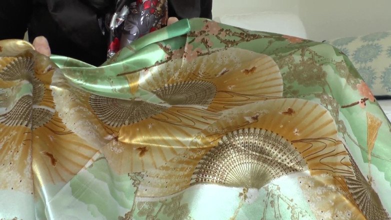 Lady Victoria Valente: O Velikonocích můžete ejakulovat na můj saténový scarf, Lady Victoria...