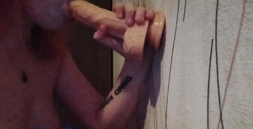 Miss_Kaprizzz19: Gadis pemalu ini lagi asik nyepong kontol, kamu suka nggak...