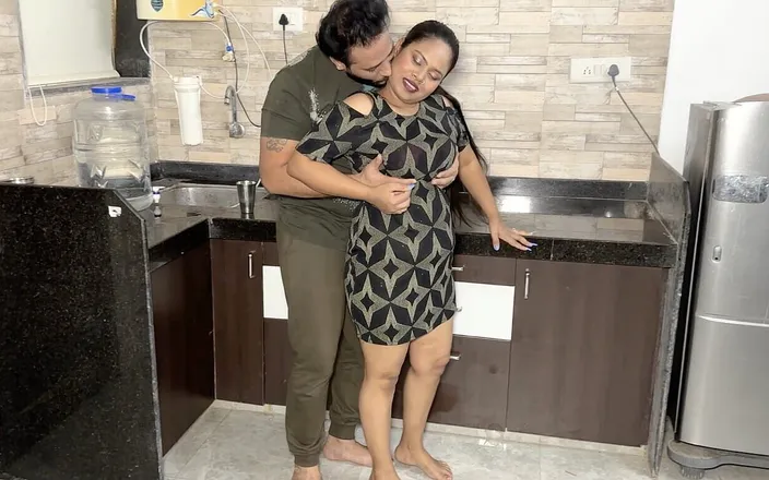 Desimaal69: Man Has Sex with Wife in Kitchen