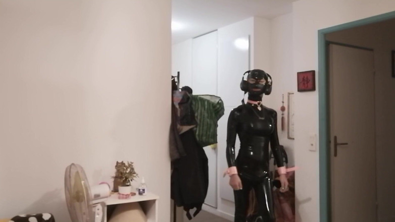 Lauren France: LaurenFR, shemale trap sissy femboy crossdresser v latexové kombinéze s...