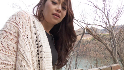Caribbeancom: Süße asiatische brünette muschi spielt, während sie einen footjob vor...