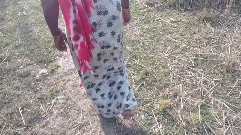 Sania: Khet Mein Lekar Apna Wife Ko Din Mein Open Sex...
